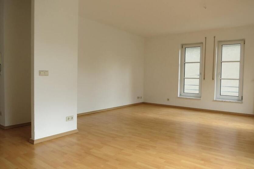 Single-Traum-Wohnung als Anlage mit Potential - Küche und Bad mit Fenster, Balkon sowie Stellplatz!