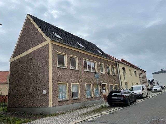 Haus zum Kaufen in Wanzleben 90.000 € 218 m²