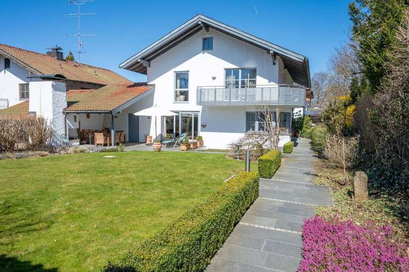 Haus zum Kaufen in Oberhaching 2.190.000 € 202.05 m²