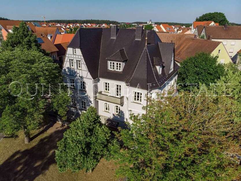 Haus zum Kaufen in Neuendettelsau 1.250.000 € 366 m² 15 zimmer