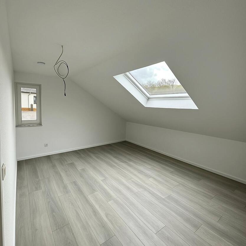 Kernsanierte Helle 2-Zimmer-Whg in Holzheim mit Fußbodenheizung