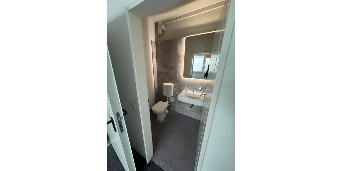 220qm Ausstellungsfläche mit Showfenster -Altwarmbüchen Gewerbeg zimmer