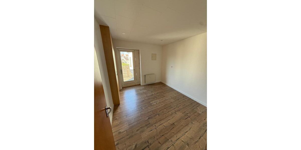 Etagenwohnung Flensburg - 5 Zimmer, 136 m&sup2;, 1.285&euro; | Angebot:25384721