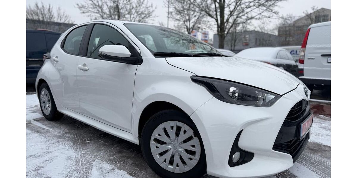 Toyota Yaris 104.000 km 13.990 &euro; berlin 12681