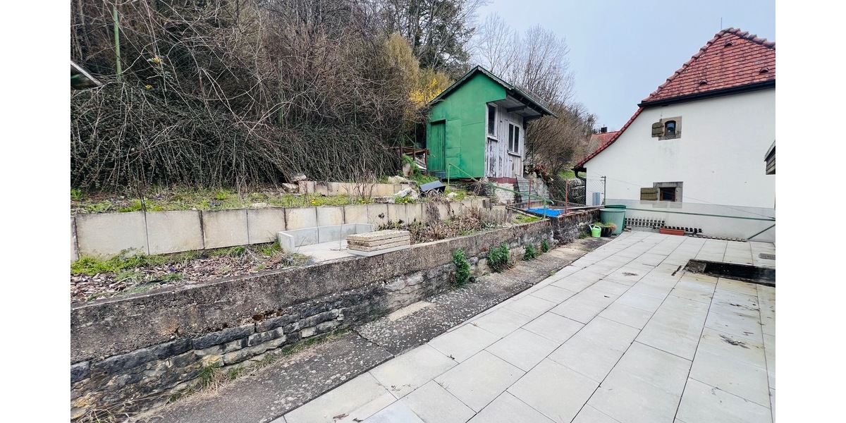 Teilsaniertes Einfamilien-Mehrgenerationenhaus mit Terrasse, Garage und opt. Grundstückserweiterung - Einfamilienhaus Horb am Neckar | Angebot:26083100