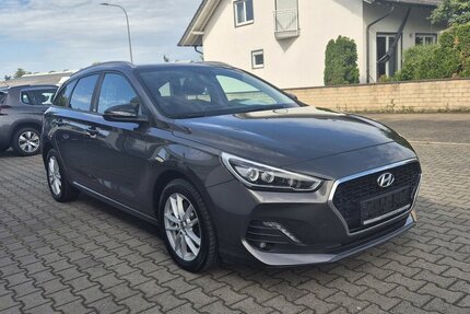 Hyundai i30 YES! Plus Navigation, Panoramadach, LED, Sport 89.202 km 11.890 &euro; Rodgau 63110