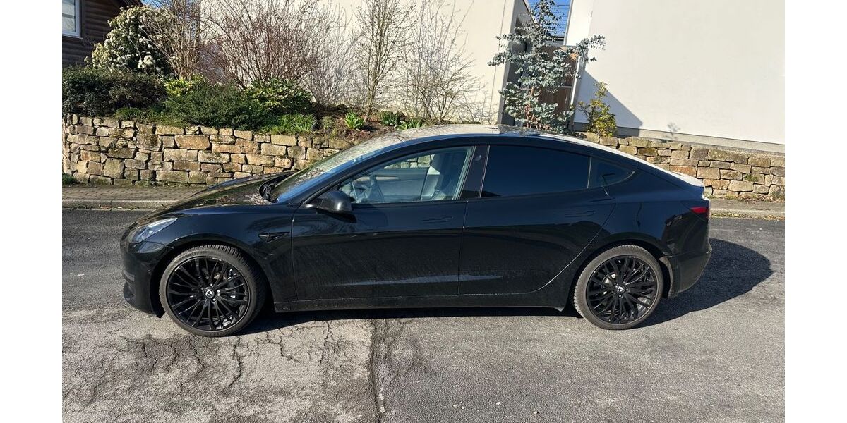 Tesla Model 3 105.700 km 22.900 &euro; Bochum 44795