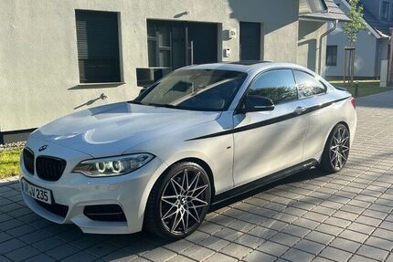 BMW M235
