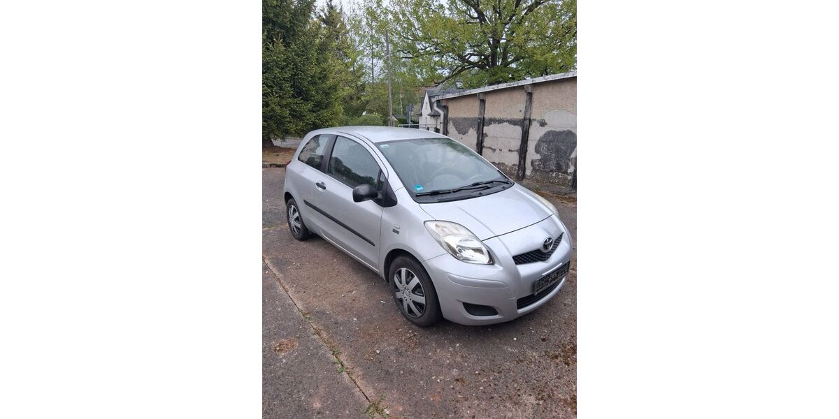Toyota Yaris 117.580 km 3.600 &euro; Hohenstein-Ernstthal 09337