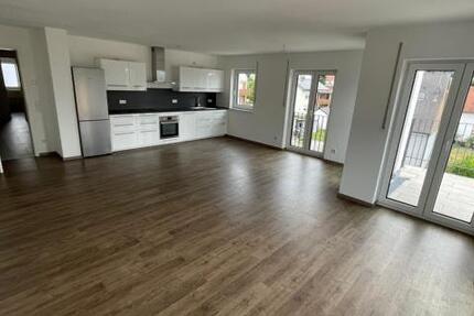 Moderne 3-Zimmer-Wohnung mit großem Balkon in Schwandorf