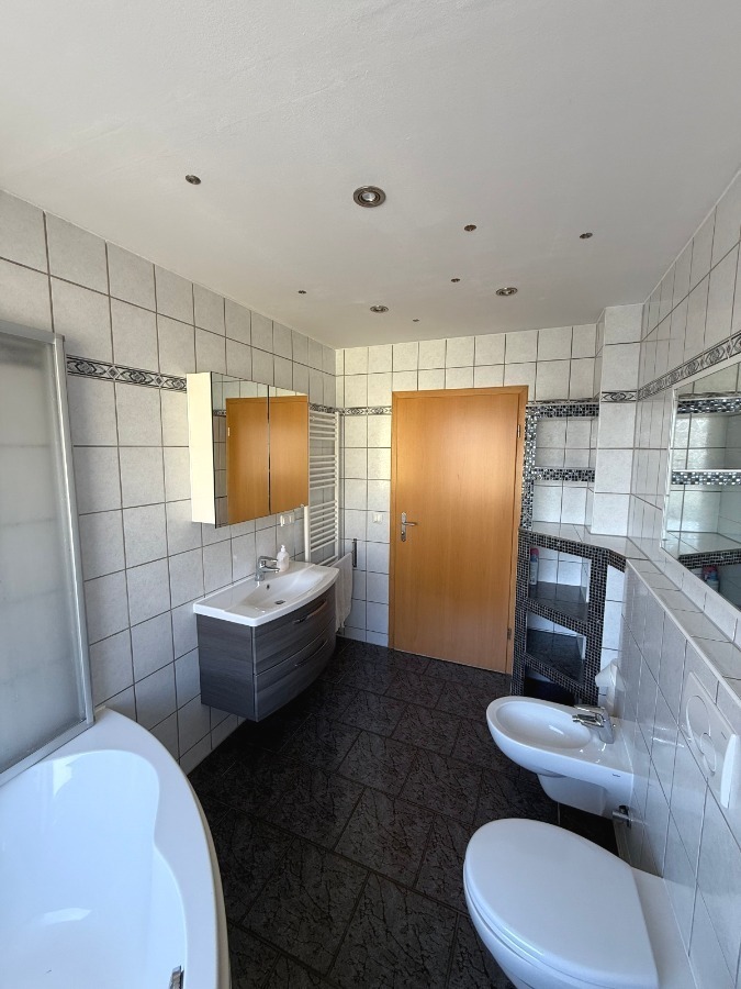 Stilvolle DHH klimatisiert mit Garten, Terrasse & Keller – 4 Etagen in bester Lage