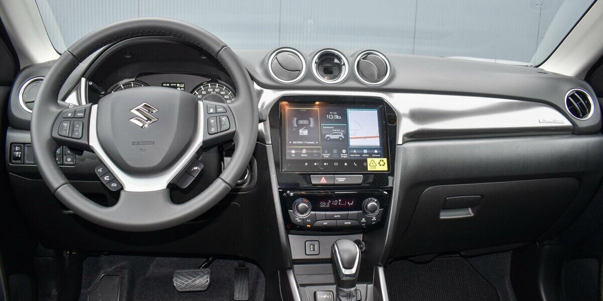 Suzuki Vitara Comfort+ 1.5l Hybrid AGS Allgrip 2.390 km 25.900 &euro; Höchberg-Würzburg 97204