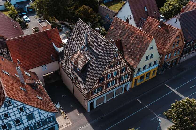 Haus zum Kaufen in Kirchheim unter Teck 1.399.000 € 240 m² 8 zimmer
