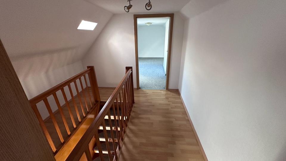 Dachgeschoßwohnung Geestland - 5 Zimmer, 100 m&sup2;, 690&euro; | Angebot:25320512
