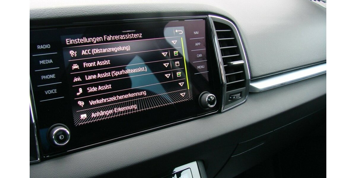 Skoda Karoq 1,5TSi Clever ACC 360° LED Pano AHK 56.303 km 25.980 &euro; Falkensee 14612