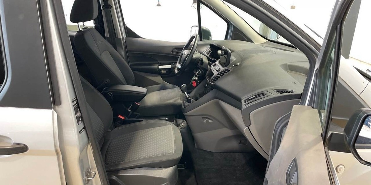 Ford Transit Connect L2 KOMBI SHZ/SPUR/TOTW/STANDHEIZ 118.347 km 16.490 &euro; Hatten 26209