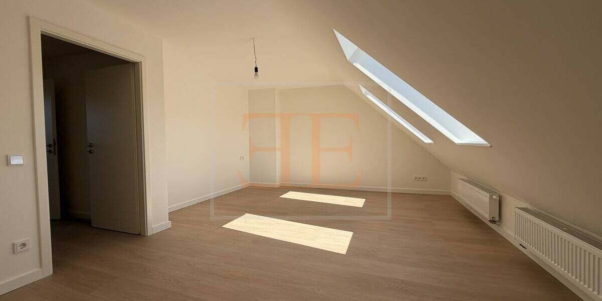 Frisch saniertes Reihenmittelhaus mit 6 Zimmern, Balkon und Einzelgarage zu vermieten - Reihenmittelhaus Rellingen | Angebot:26346609
