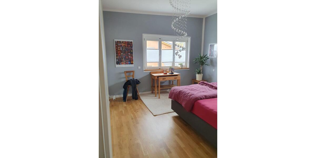 Dachgeschoßwohnung Hohenpolding - 3 Zimmer, 160 m&sup2;, 1.350&euro; | Angebot:26245297