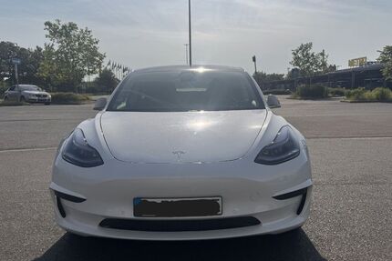 Tesla Model 3 39.035 km 22.999 &euro; Leipzig 04103