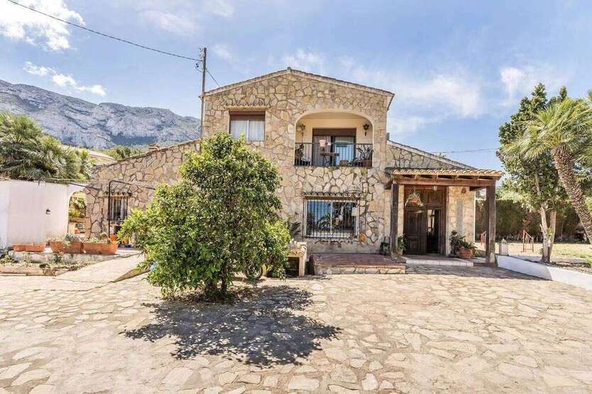 Haus zum Kaufen in Dénia 649.000 € 250 m²