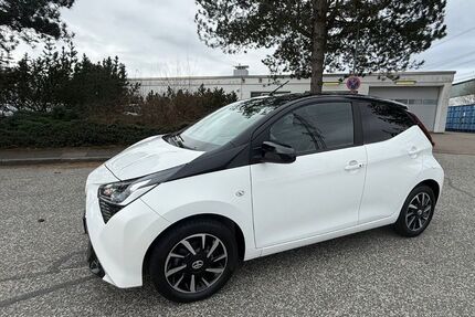 Toyota Aygo (X) 28.967 km 11.990 &euro; Barsbüttel 22885