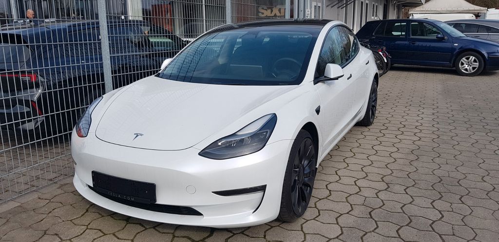 Tesla Model 3 88.741 km 29.985 &euro; Lingen (Ems) 49809