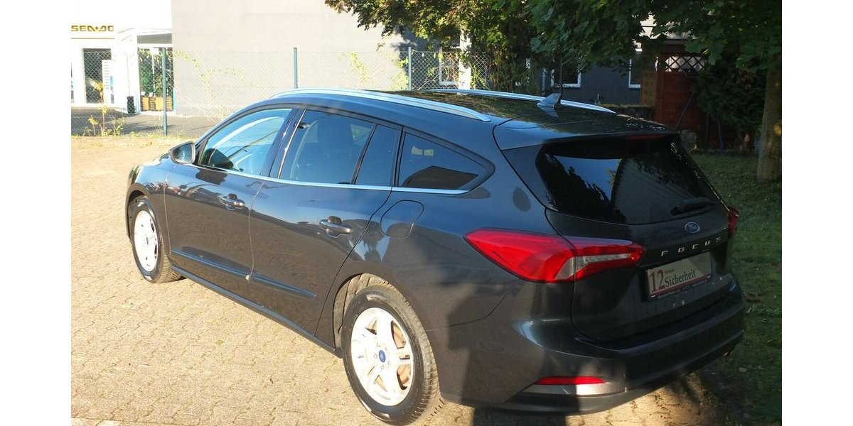 Ford Focus NAVI BLUETOOTH SHZ PARCTRONIC 1 HAND 131.112 km 10.908 &euro; Köln 50858