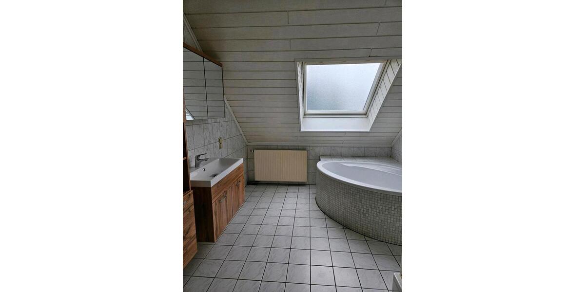 Dachgeschoßwohnung Overath - 4 Zimmer, 83 m&sup2;, 800&euro; | Angebot:25961541