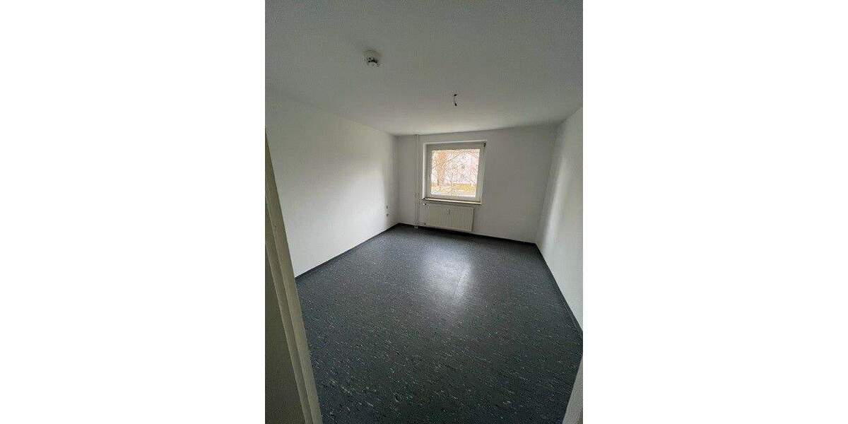 Helle 4-Zimmer Wohnung mit Balkon zu vermieten 4 zimmer