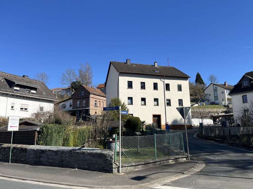 Haus zum Kaufen in Weilburg - Ahausen 185.000 € 184 m²