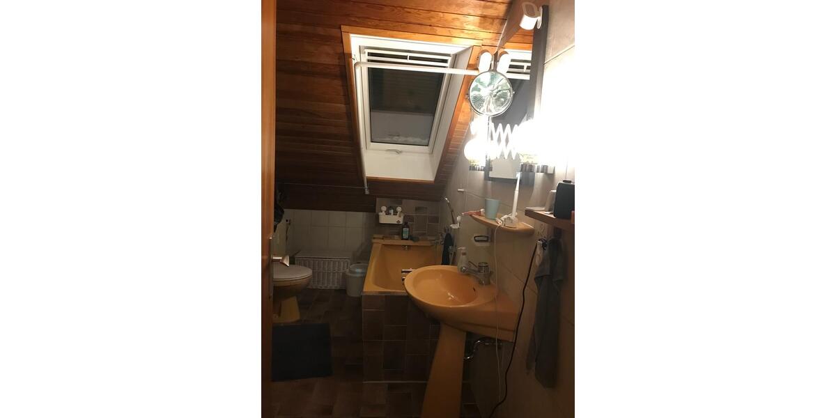 Helle 2-ZKB Dachgeschosswohnung an Einzelperson zu vermieten 2 zimmer