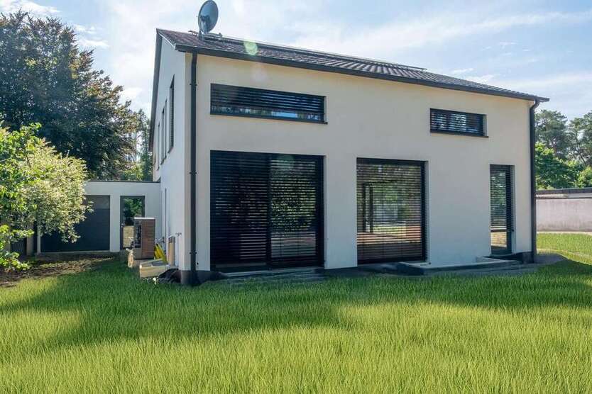 Haus zum Kaufen in Karlsruhe 2.310.000 € 260 m² 7 zimmer