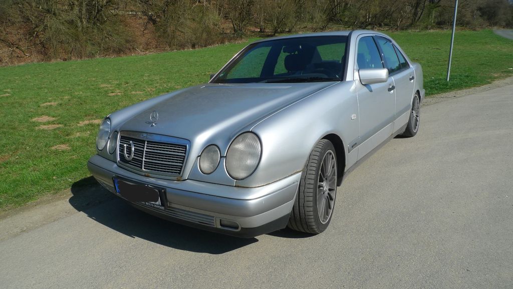 Mercedes-Benz E 230 263.052 km 3.888 &euro; Braunfels 35619