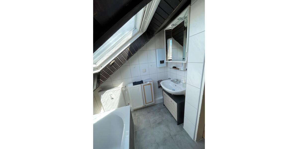 Dachgeschoßwohnung Wermelskirchen - 1 Zimmer, 40 m&sup2;, 300&euro; | Angebot:26414582