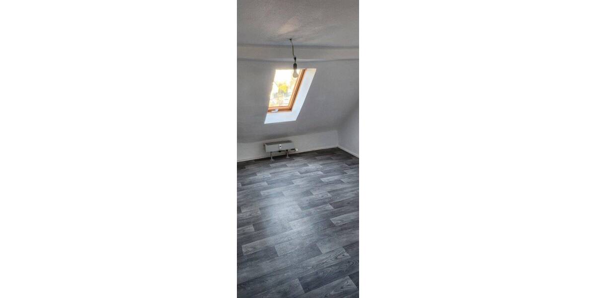Etagenwohnung Erlangen Tennenlohe - 6 Zimmer, 125 m&sup2;, 1.250&euro; | Angebot:26871424