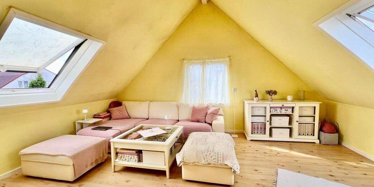 Lichtdurchflutete Wohnung mit viel Platz (zus. im DG) und Sonnenloggien 4 zimmer