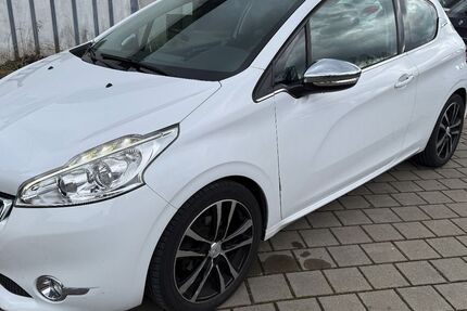 Peugeot 208 124.000 km 4.490 &euro; ERTINGEN 88521