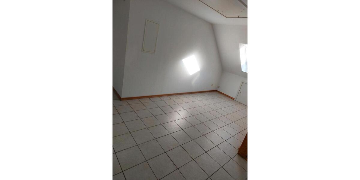 Dachgeschoßwohnung Mittelangeln - 3 Zimmer, 100 m&sup2;, 955&euro; | Angebot:25332870