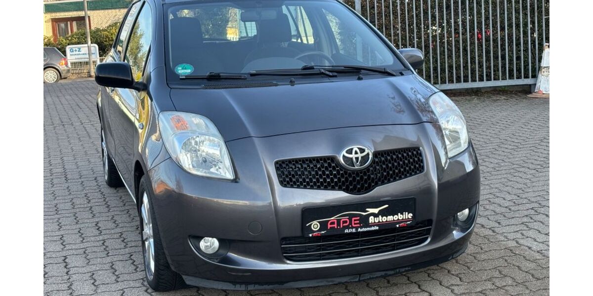 Toyota Yaris 150.000 km 2.499 &euro; Norderstedt 22848