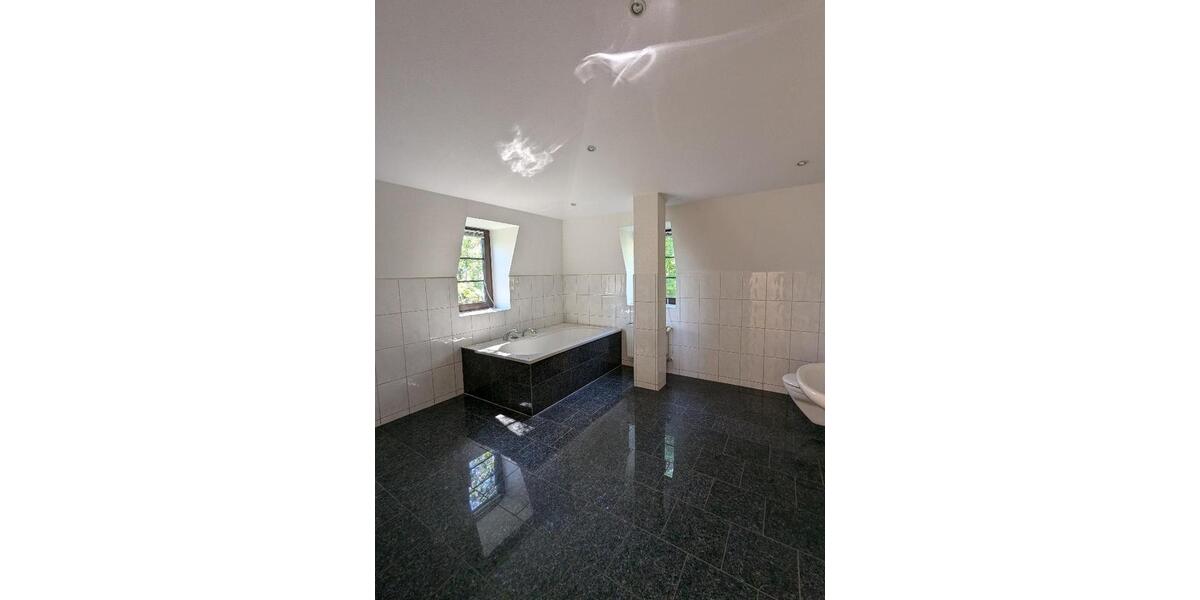 Dachgeschoßwohnung Chemnitz Altendorf - 5 Zimmer, 280 m&sup2;, 1.270&euro; | Angebot:25447488