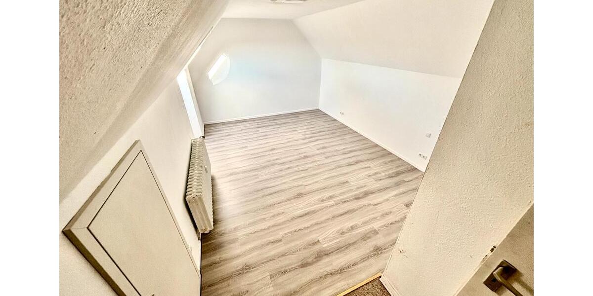 Dachgeschoßwohnung Stadthagen - 4 Zimmer, 95 m&sup2;, 165.000&euro; | Angebot:25856991
