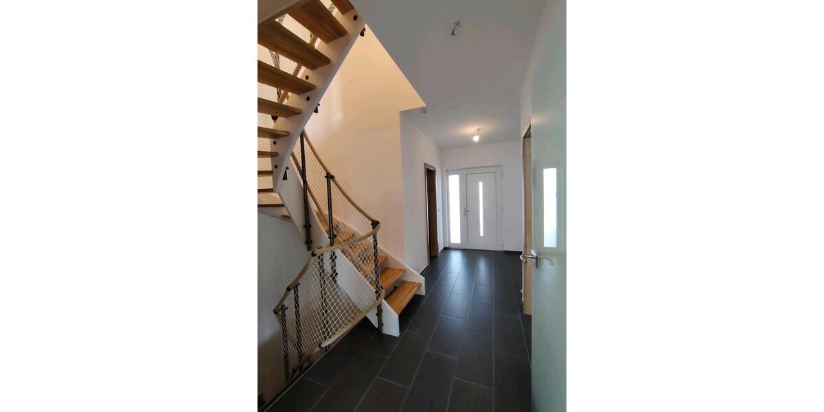 Doppelhaushälfte Pollenfeld - 5.5 Zimmer, 165 m&sup2;, 1.750&euro; | Angebot:24808306