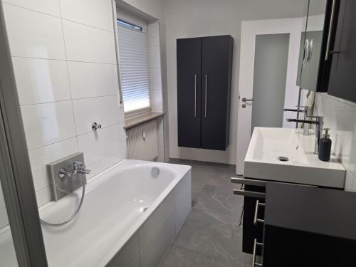Schicke 4-Zimmer-Wohnung mit Balkon, Terrasse und Garten in 97616 Bad NeustadtSaale, Stadtteil Herschfeld (ID 1452) - Erdgeschoßwohnung Bad Neustadt Bad Neustadt | Angebot:26694423
