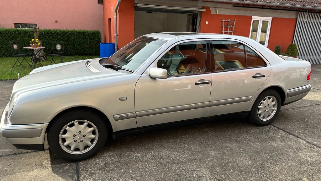 Mercedes-Benz E 230 236.500 km 3.500 &euro; Poppenhausen 97490