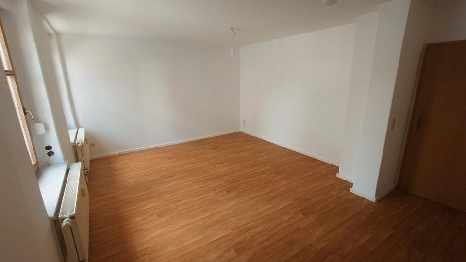 Erdgeschoßwohnung Hohenstein-Ernstthal Ernstthal - 2.5 Zimmer, 62 m&sup2;, 300&euro; | Angebot:26679894