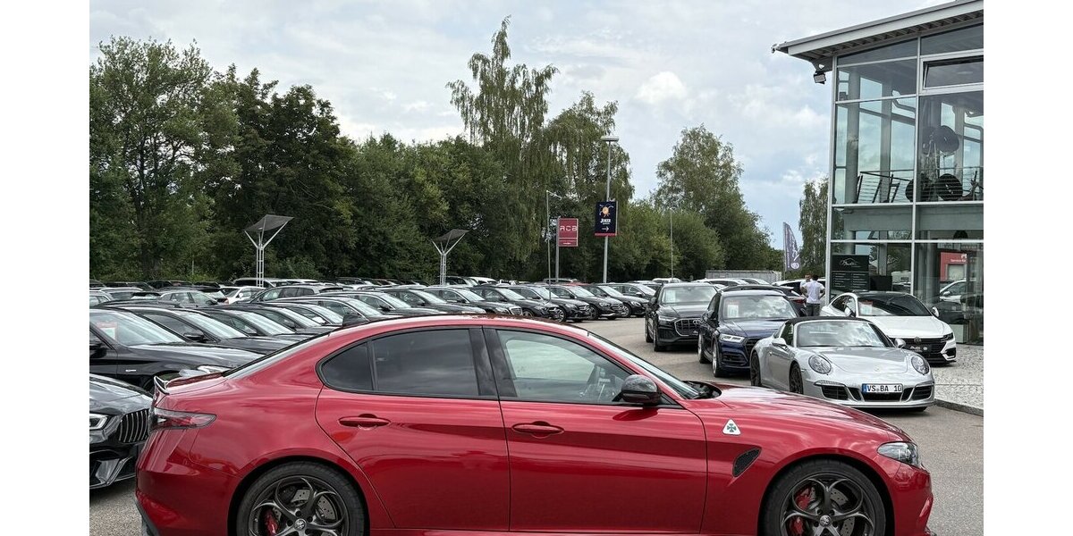 Alfa Romeo Giulia 2,9 V6 Quadrifoglio MEMORY/KAMERA/1.HAND 6.415 km 73.900 &euro; Villingen-Schwenningen 78054