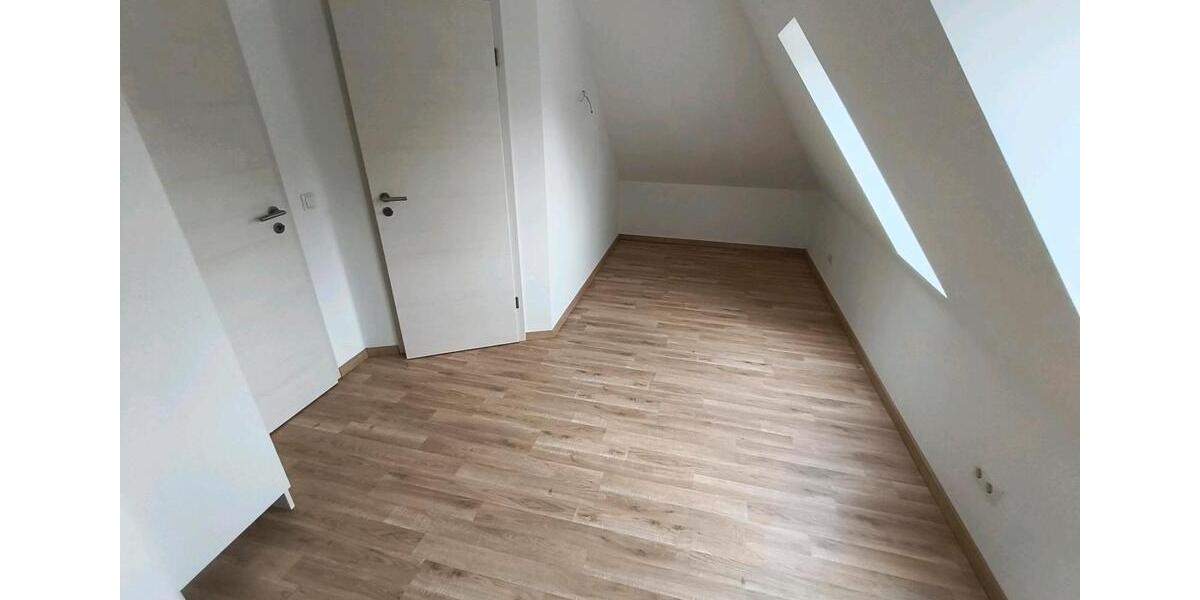 Dachgeschoßwohnung Leipzig Ost - 4 Zimmer, 100 m&sup2;, 325.000&euro; | Angebot:26854340