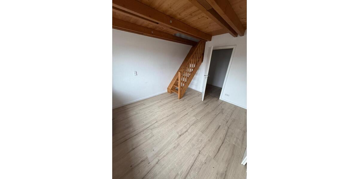 Dachgeschoßwohnung Lichtenstein (Sachsen) - 3.5 Zimmer, 76 m&sup2;, 460&euro; | Angebot:25902789