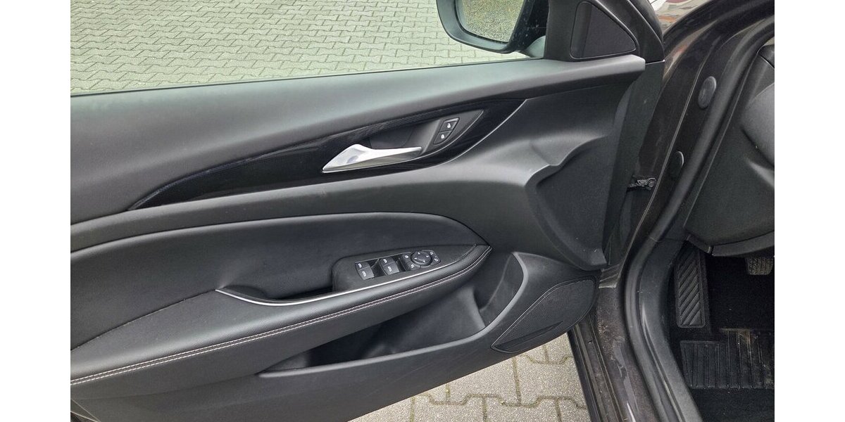 Opel Insignia Sports Tourer Elegance 47.149 km 14.600 &euro; Wilsdruff 01723