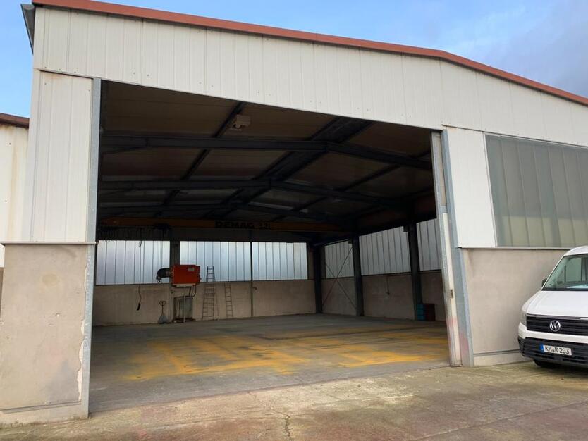 Lagerhalle mit Portalkran in Ottendorf-Okrilla